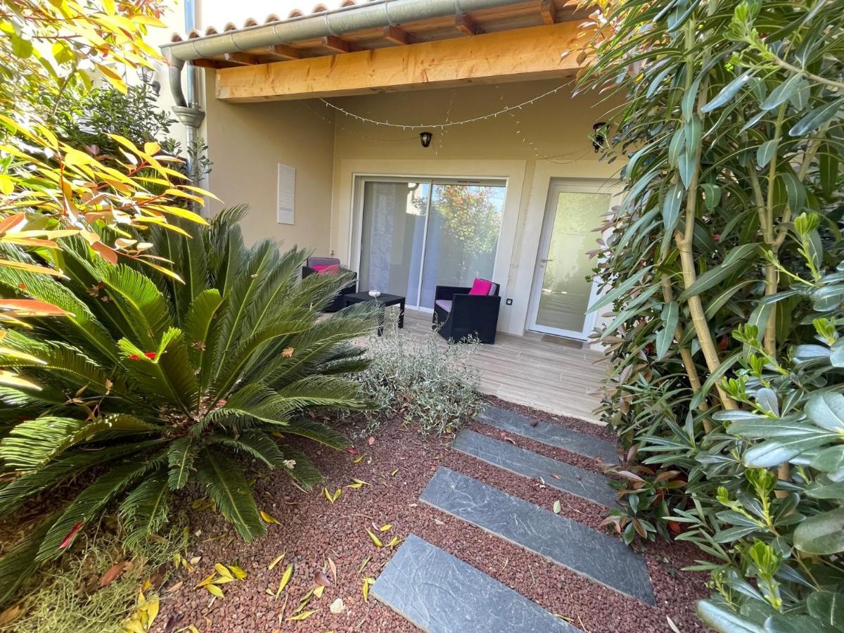 Les Jardins Du Castelas - Piscines, Jardins Et Spas Privatifs Uchaux Exterior foto