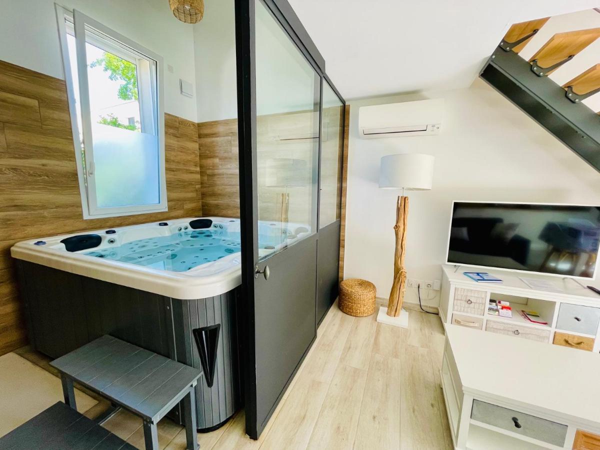 Les Jardins Du Castelas - Piscines, Jardins Et Spas Privatifs Uchaux Exterior foto