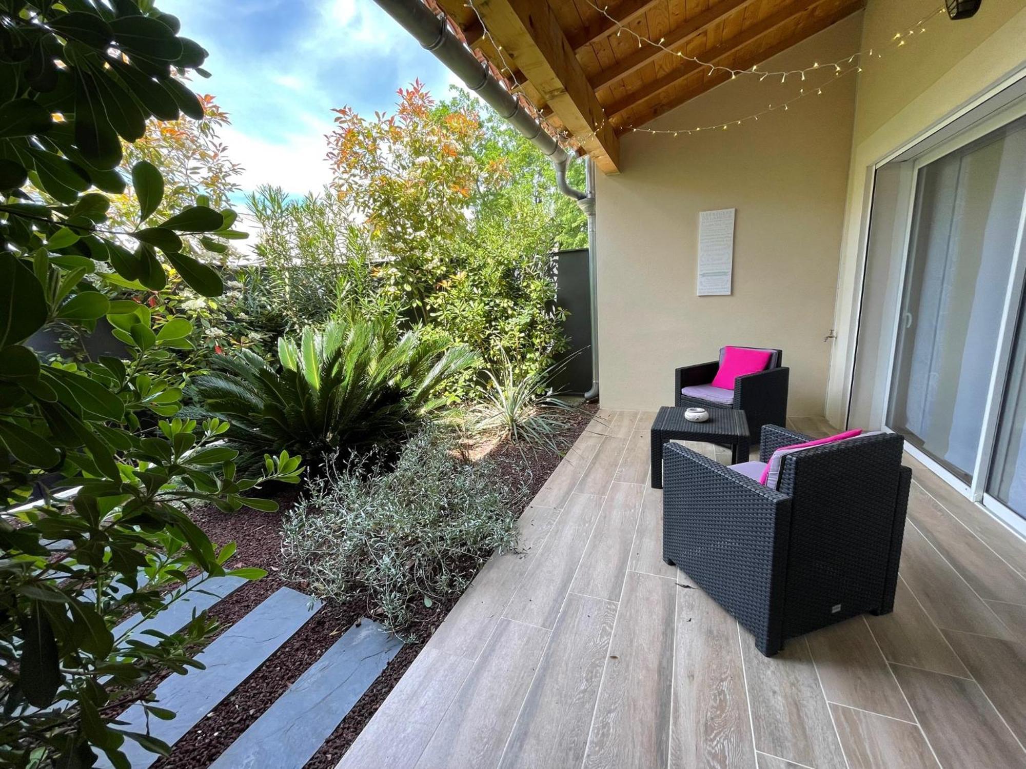 Les Jardins Du Castelas - Piscines, Jardins Et Spas Privatifs Uchaux Habitación foto