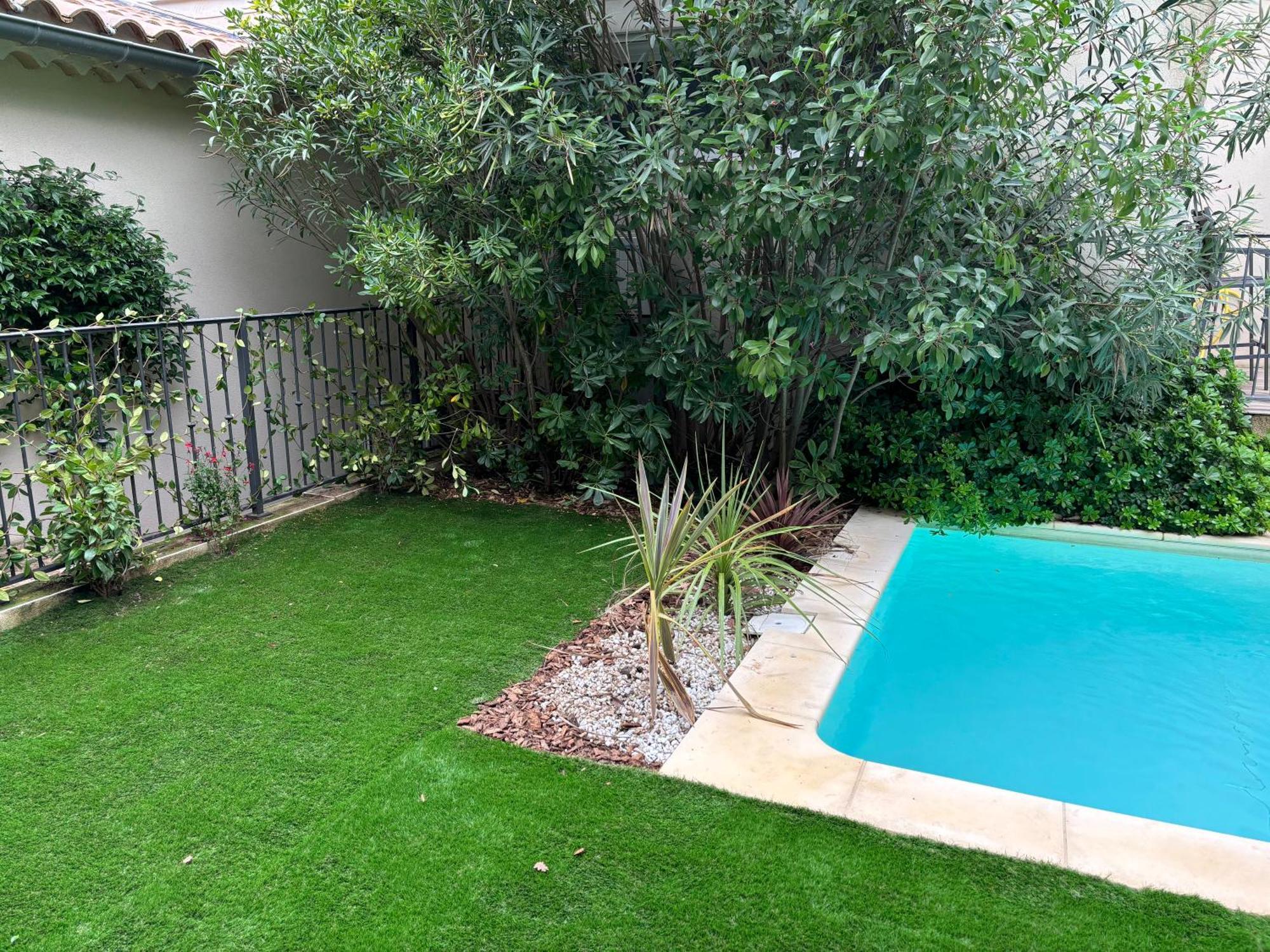 Les Jardins Du Castelas - Piscines, Jardins Et Spas Privatifs Uchaux Exterior foto