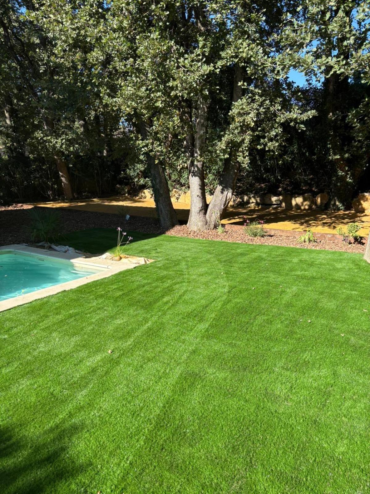 Les Jardins Du Castelas - Piscines, Jardins Et Spas Privatifs Uchaux Exterior foto