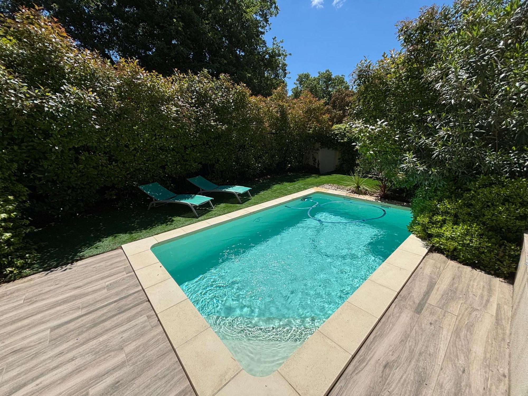 Les Jardins Du Castelas - Piscines, Jardins Et Spas Privatifs Uchaux Exterior foto