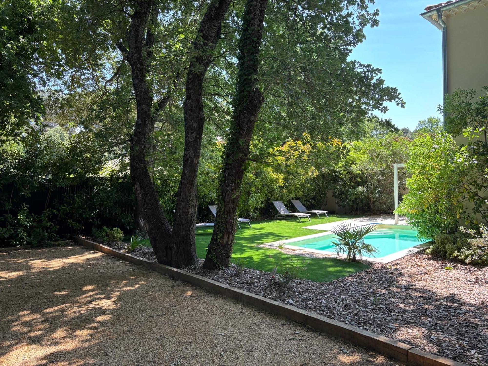 Les Jardins Du Castelas - Piscines, Jardins Et Spas Privatifs Uchaux Exterior foto