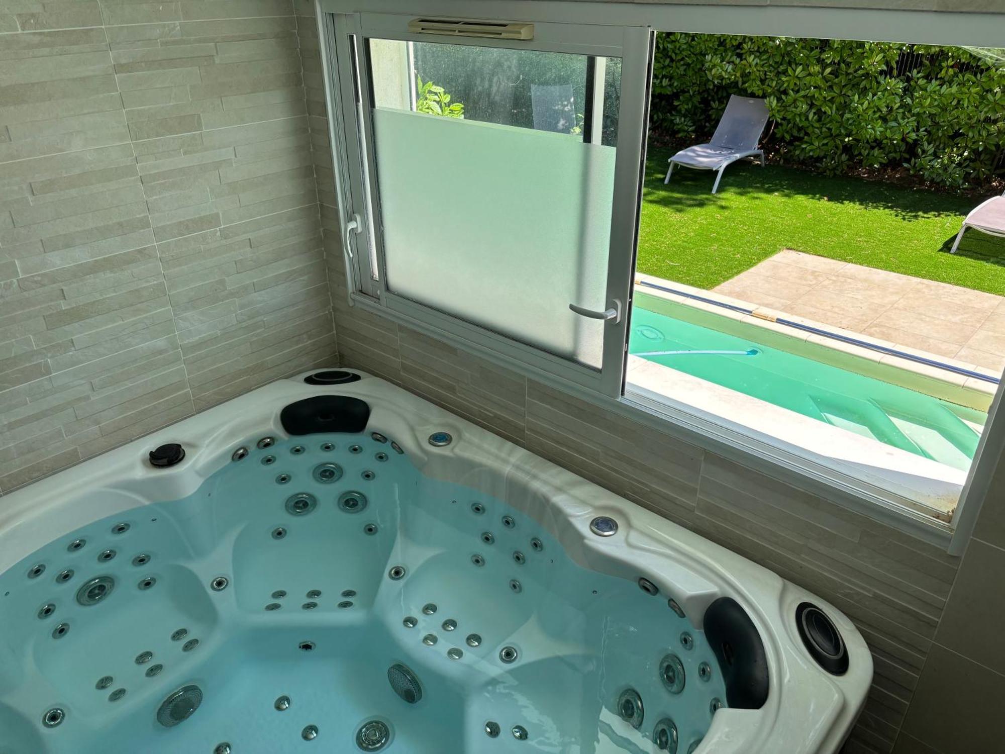 Les Jardins Du Castelas - Piscines, Jardins Et Spas Privatifs Uchaux Exterior foto
