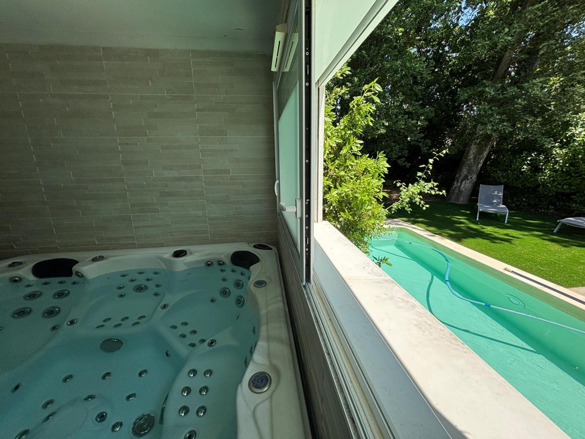 Les Jardins Du Castelas - Piscines, Jardins Et Spas Privatifs Uchaux Exterior foto